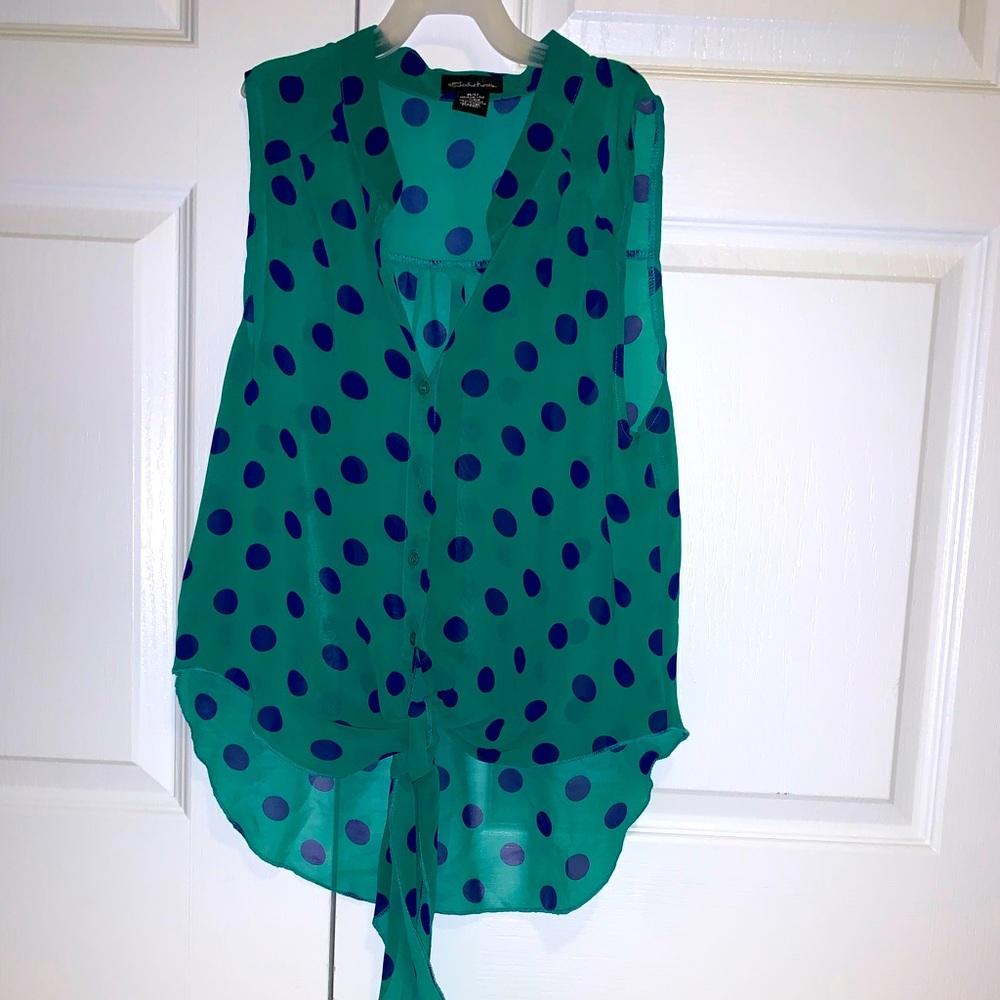Polka dot sleeveless button up- large